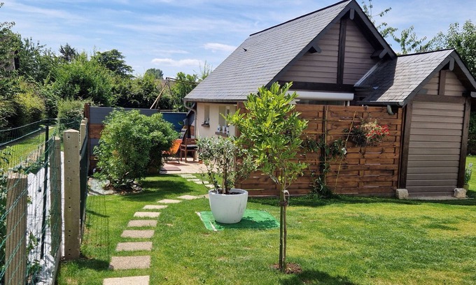 Franqueville-Saint-Pierre Casa | Small house near Rouen parking space + car charging socket