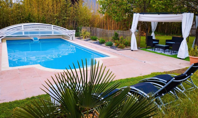 Les Garennes-sur-Loire Casa | Pequeña casa en casa de campo restaurada con piscina
