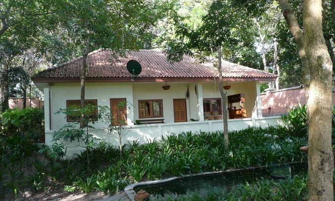 Bang Sare Casa | Pequeña casa de vacaciones en un parque, para pasar el invierno o relajarse