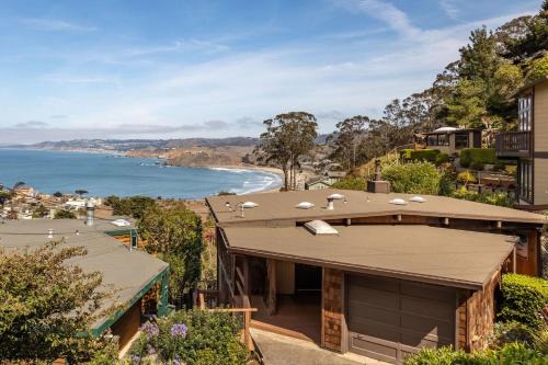 Pedro Point Casa | Small Home with Ocean View walk to Restaurants Brewery Shops Beach