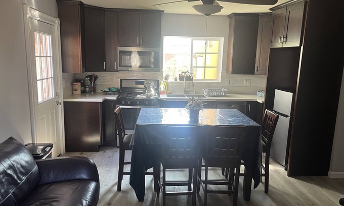 Van Nuys Casa | SMALL HOUSE WITH A BIG HEART