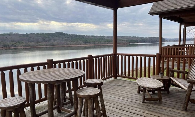 Vonore Cabina | Small Lakefront Cabin
