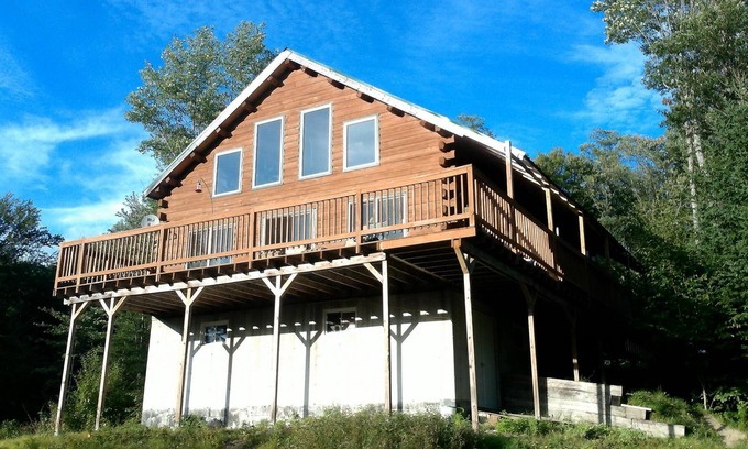 Milan Cabina | Pequeña casa de troncos en el gran bosque del norte