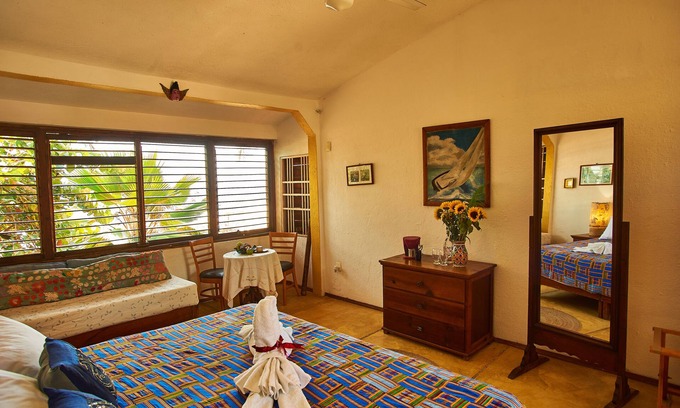 Acapulco Cama Y Desayuno | Suite romantica del Pequeño Hotel Privado en una Playa del Pacifico mexicano