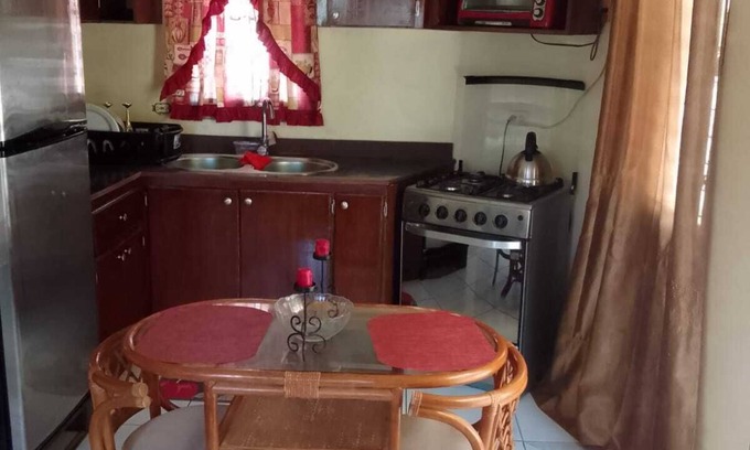 Sandy Hill Apartamento | Small neat apartment.5 mins away beach/hiking.