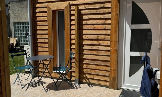 Bouffemont Chalet De Esquí | Small outbuilding in leafy setting close to Paris and Chantilly.