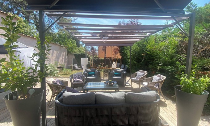 Beaurecueil Casa | Small, quiet T4 house with garden and terrace.