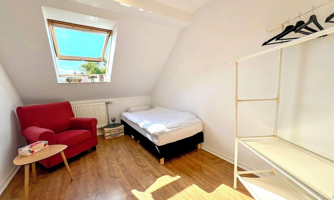 Dreikonigenviertel Cama Y Desayuno | Small room with shared bathroom