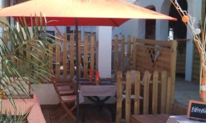Cuers Apartamento | Small studette with garden view