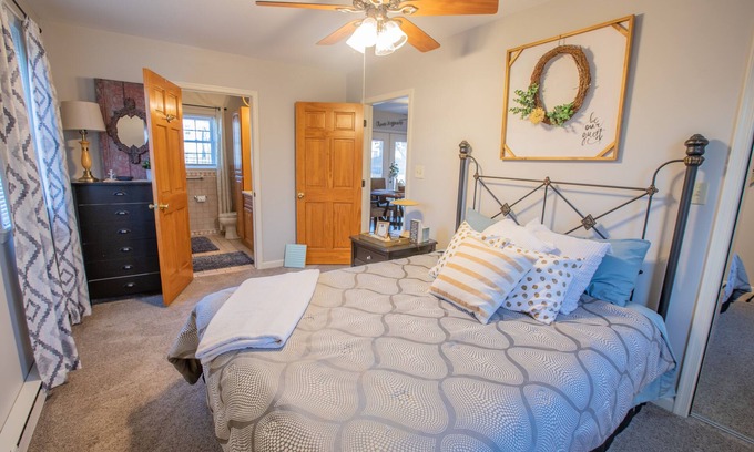 Blooming Glen Apartamento | Small Town Apartment near covered bridge