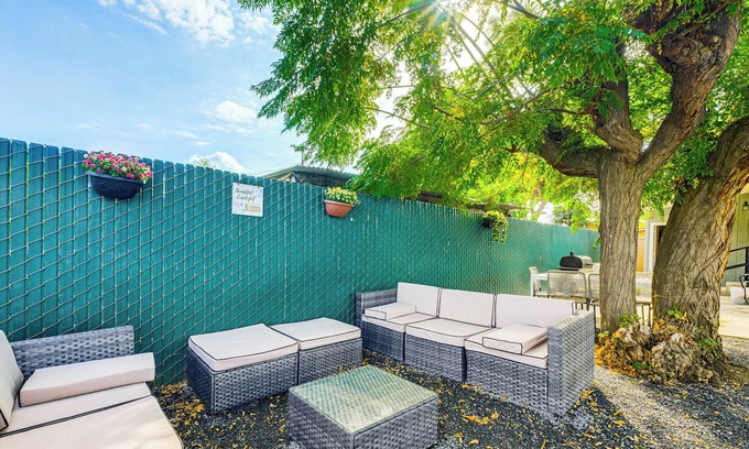 Madera Casa | Small-Town Charm & Patio Dining: Home in Madera!
