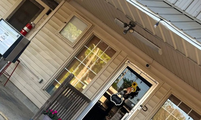 Thaxton Casa | Small Town Nostalgic Charm- Renovated Old Country Store