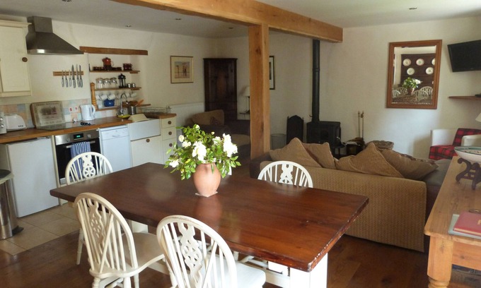 Newton Saint Cyres Casa | Hermosa conversión de granero con fácil acceso a playas, páramos y Cornwall