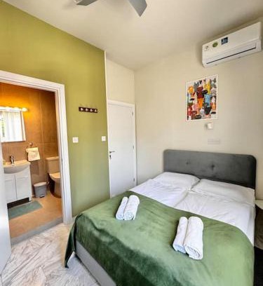 Historical Center Apartamento | Smart Comfort RoomN2 with Private Bathroom in best Location Beach 250m