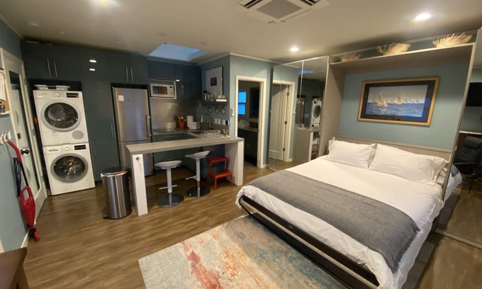 Oak Knoll - Redwood Park Apartamento | Smartly Designed Studio for the Solo Traveler