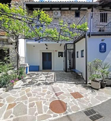Sempas Casa | Smetova - The Blue Door House