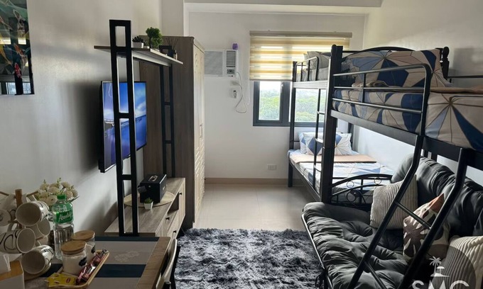 Dasmarinas Condominio | SMG Cozy Studio @ Green 2 - Wi-Fi, Netflix & Pool!
