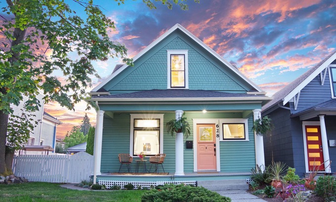 North End Casa | Smile more ツ at this 4 bed, 2 bath gem