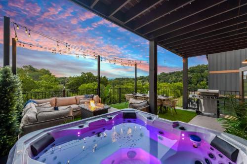 Sevierville Casa | Smith Creek Resort- 6 Bedroom 22 Guests - Indoor Pool - Resort Amenities