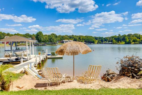 Huddleston Apartamento | Smith Mountain Lake Retreat with Private Beach!