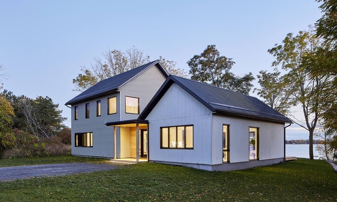 Waupoos Casa | Smith's Bay Waterfront Lake House