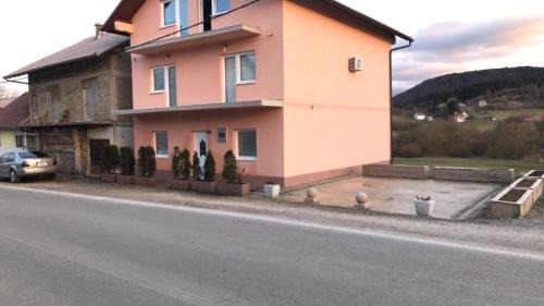 Canton 10 Casa | Smjestaj Glamoč