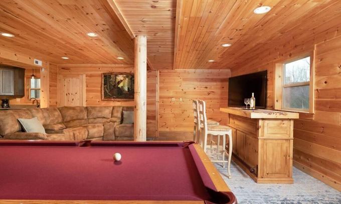 Dandridge Casa | Smoke Rise Barn · Great Lake Front, Large Dock, 4bdrm, Pool Table