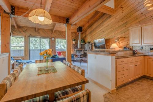 Warm Springs Casa | Smokey Plaza Condo 1