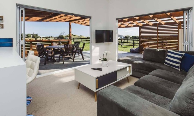 Warea Casa | Smokey's Surf Pad - 2BR contemporary beach bach