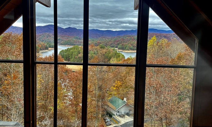 Unaka Casa | Smokey View Retreat - The name says it all