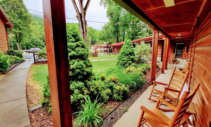 Maggie Valley Cabina | Smoky Falls Lodge