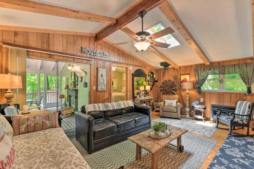 Franklin Casa | Smoky Mountain Cottage with Lanai and Mtn Views