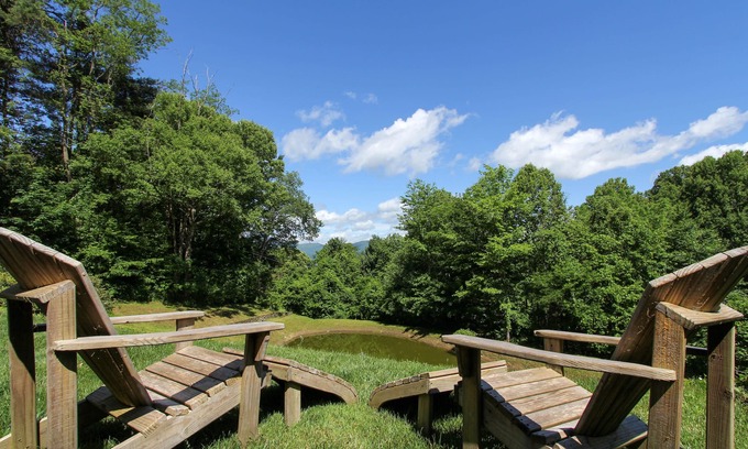 Waynesville Cabaña | Smoky Mountain Getaway @ 3800 pies, minutos del centro, Blue Ridge, WiFi, SmartTV