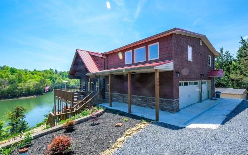 Sevierville Villa | Smoky Mountain Lake Retreat