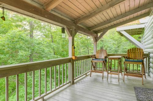 Hartford Casa | Smoky Mountain Log Cabin Close to Rafting!