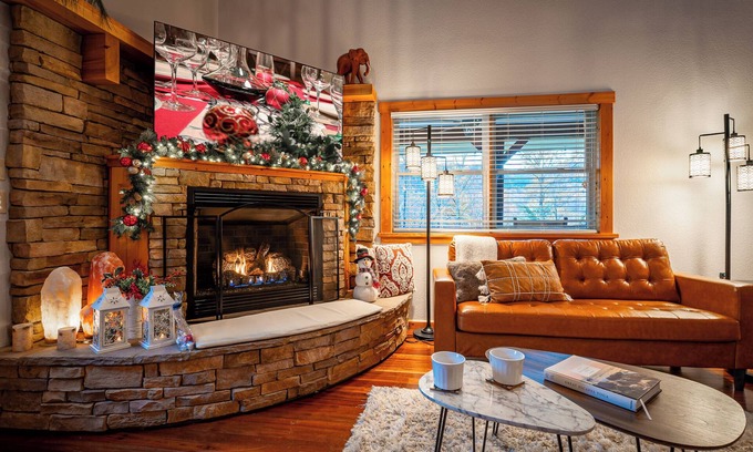 Cosby Cabina | Smoky Mountain Wellness Retreat Zen Oasis SpaHotTub-pool table - DOGS-VIEWS