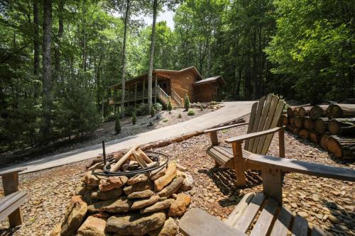 Cullowhee Casa | Smoky Mtn Cabin in Cashiers and Highlands Area