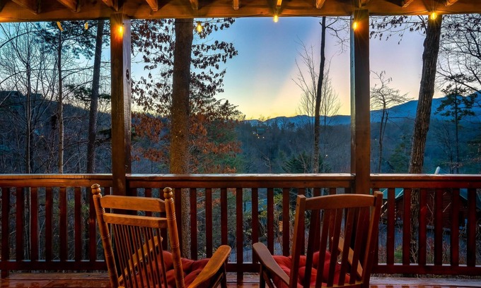Gatlinburg - Pigeon Forge Cabina | ¡Ahhh la vista! BBFs Resort! 3 K's en 3 niveles! HERMOSAS VISTAS PANORAMICAS DE LA CAÍDA!