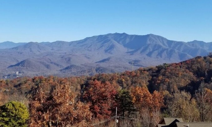 Chalet Village Condominio | Smoky Top Summit 2 Bedroom Condo by RedAwning