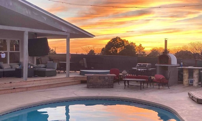 Northeast Heights Casa | SneakAway in Albuquerque