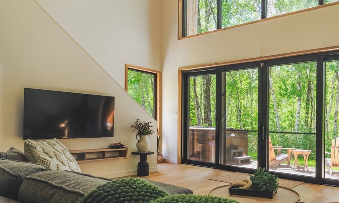 Mont-Tremblant Chalet De Esquí | Snohaus 9 - Scandinavian Mountain Chalet w Hot Tub
