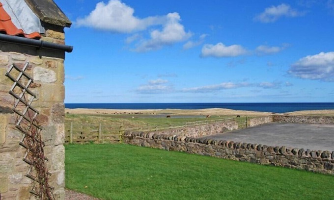 Newton by the Sea Cabaña | SNOOK POINT COTTAGE, family friendly in Newton-By-The-Sea
