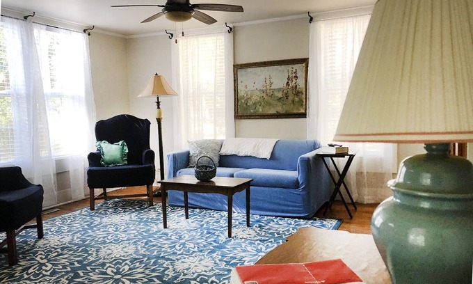 Georgetown Casa | Snow bird friendly! 5 Oaks Blue Bird Cottage - close to beach and Charleston