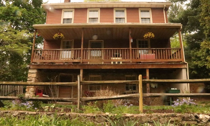 Hanover Otro | Snow Daisy Inn