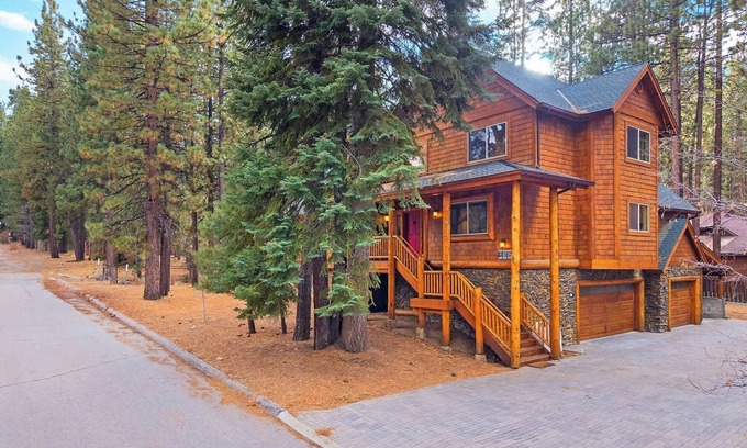 Summit Estates Chalet De Esquí | Snow Summit. Huge 6BR Chalet w/ Game Room, Spa.