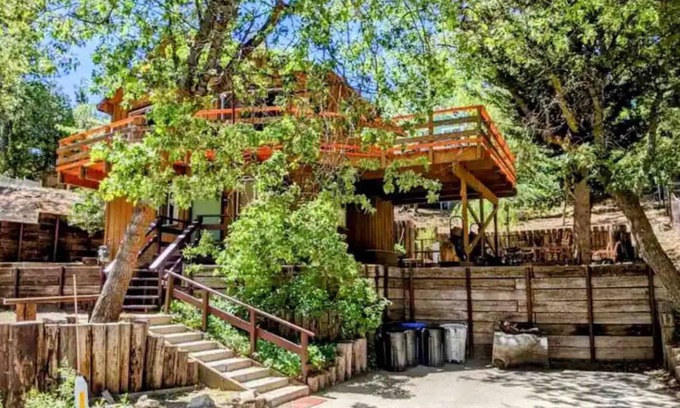 Arrowbear Lake Cabina | Snow Valley Retreat with Private Jacuzzi!