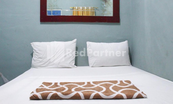 Jelambar Hotel | Snow White Residence near Grogol Mitra RedDoorz