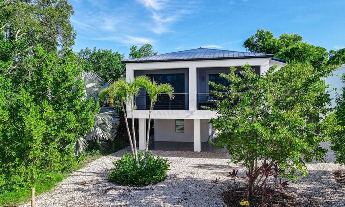 Bowens Addition Casa | Snowbird-Friendly Home with Central AC, High-Speed WiFi, and Washer/Dryer