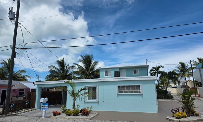 Marathon Villa | “Snowbird Paradise: Your Sunny Winter Escape in Marathon!"