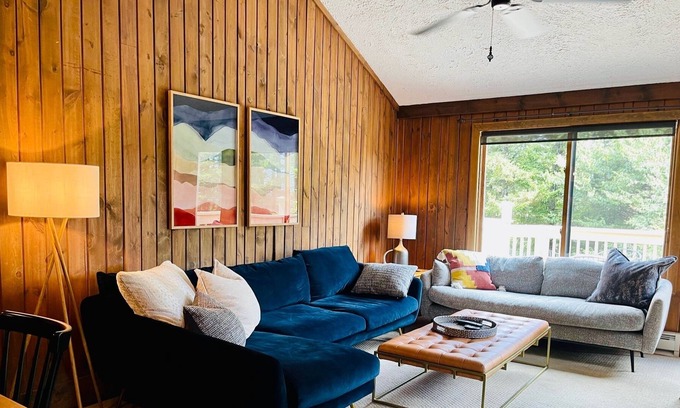 Snowshoe Cabina | Snowdaze Cabin - Snowshoe, Ski In/Out, Fireplace